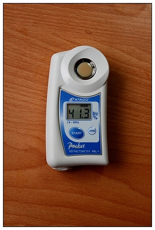 來自日本的ATAGO PAL-1 口袋型數位型糖度計- Moment Story