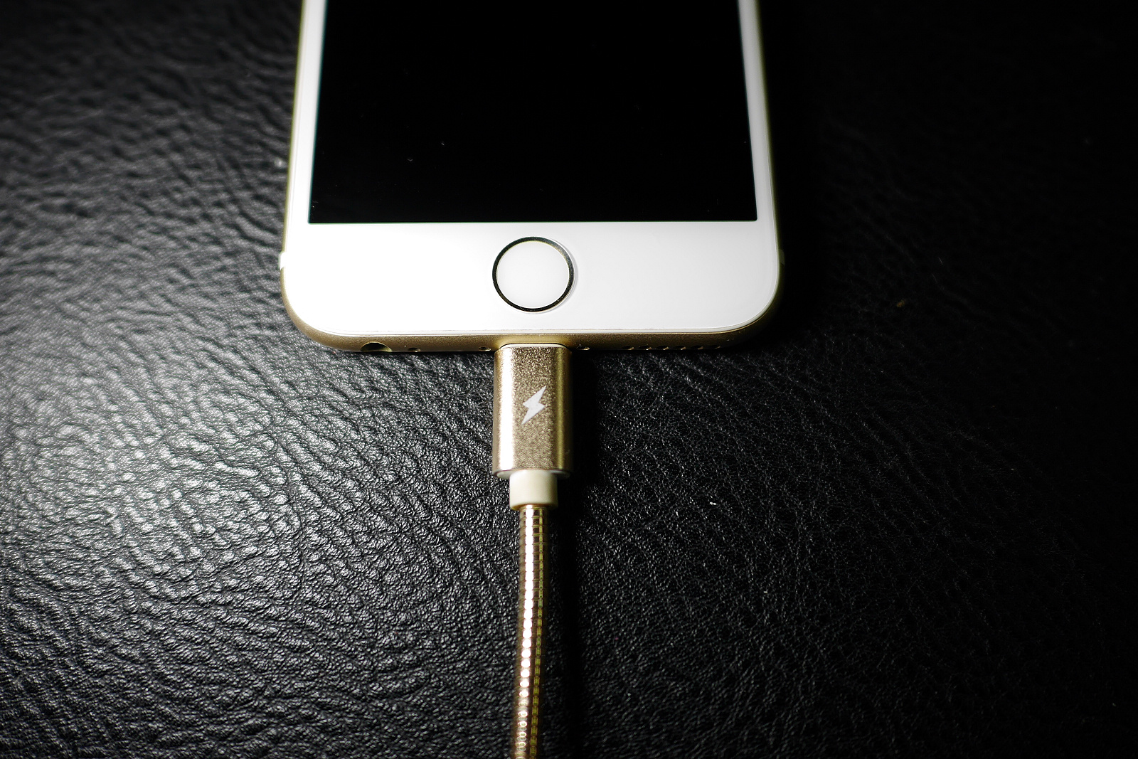 Apple iPhone 充電接觸不良解決方案